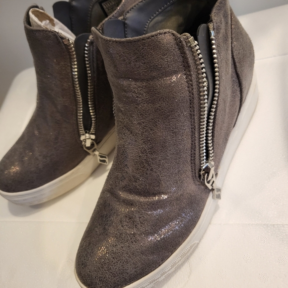 SKETCHERS Memory Foam Hidden Wedge Gray Ankle Booties Size 8.5 - Picture 14 of 14